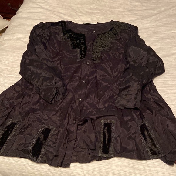 Black blouse - Picture 1 of 5